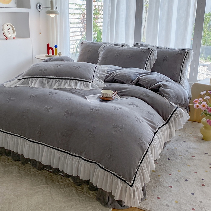 91家纺网 家纺一手货源 找家纺 青竹苑 2025新款韩版全消光烂花牛奶绒床盖四件套 蝴蝶-灰色