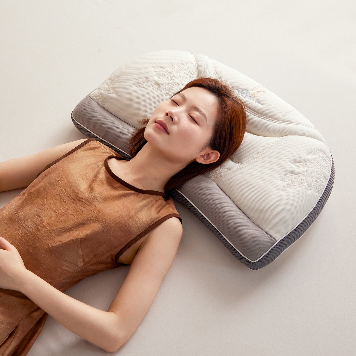 91家纺网 家纺一手货源 找家纺 十仟家纺 2025新款舒适亲肤五子草本枕头枕芯 五子草本枕1000g