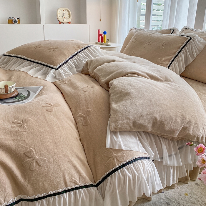 91家纺网 家纺一手货源 找家纺 青竹苑 2025新款韩版全消光烂花牛奶绒床盖四件套 蝴蝶-卡其