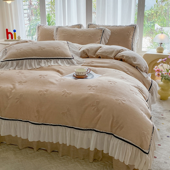 91家纺网 家纺一手货源 找家纺 青竹苑 2025新款韩版全消光烂花牛奶绒床盖四件套 蝴蝶-卡其