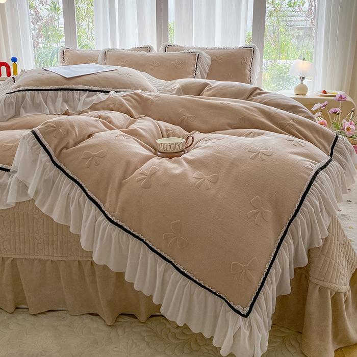 91家纺网 家纺一手货源 找家纺 青竹苑 2025新款韩版全消光烂花牛奶绒床盖四件套 蝴蝶-卡其