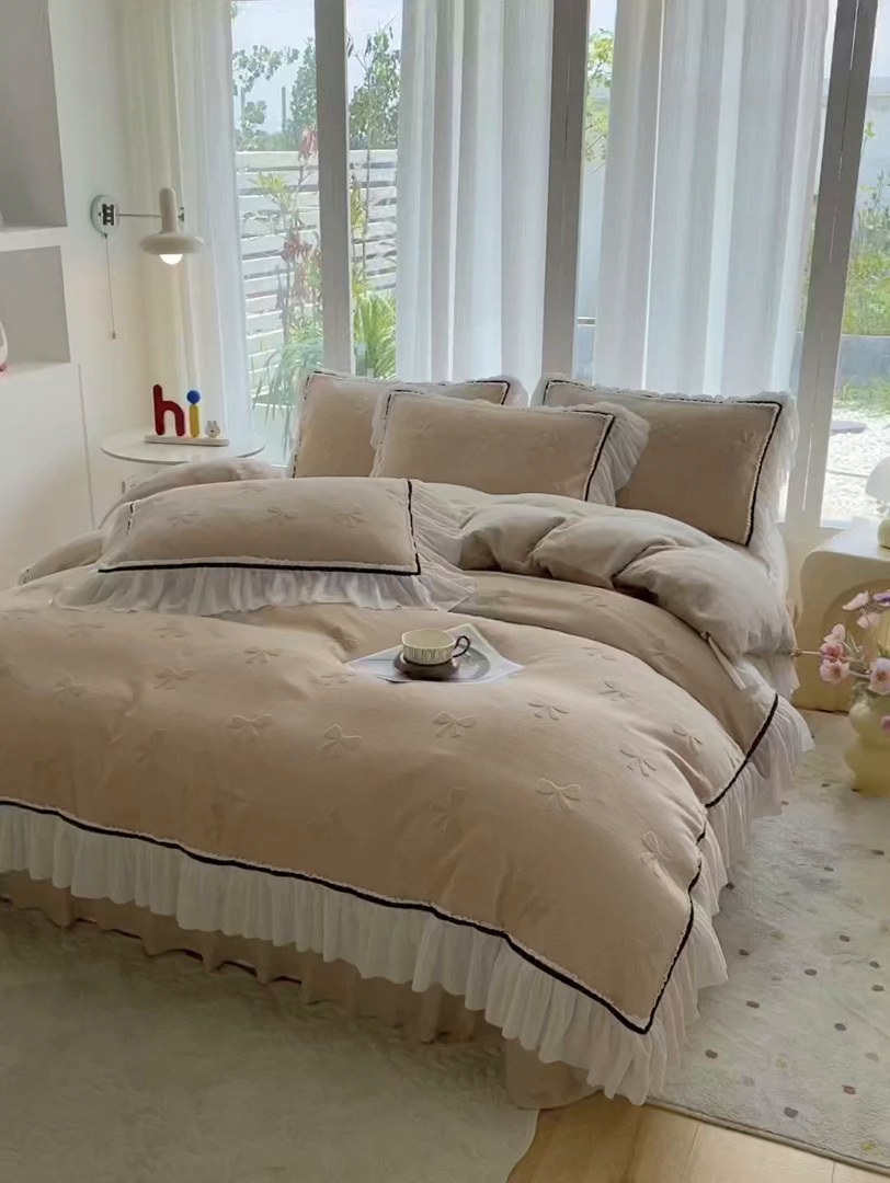 91家纺网 家纺一手货源 找家纺 青竹苑 2025新款韩版全消光烂花牛奶绒床盖四件套 蝴蝶-卡其