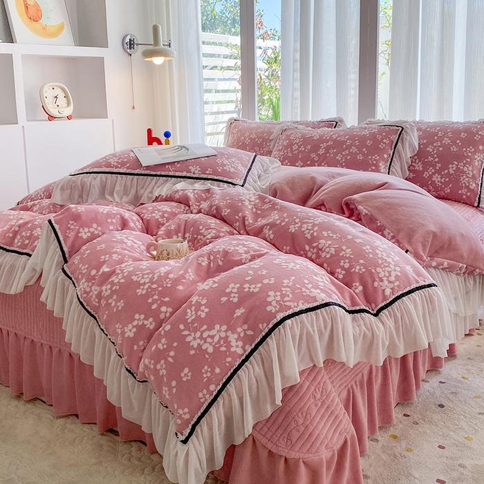 91家纺网 家纺一手货源 找家纺 青竹苑 2025新款韩版全消光烂花牛奶绒床盖四件套 樱花-豆沙