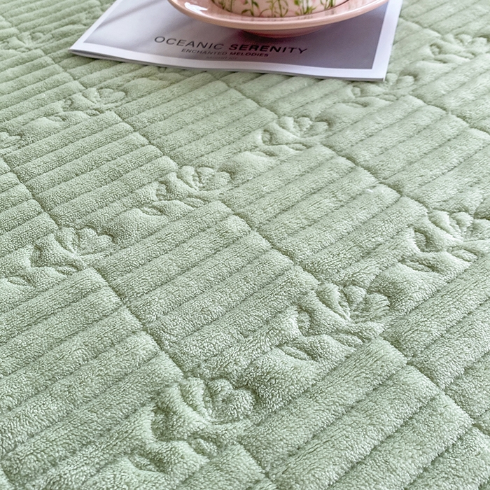 91家纺网 家纺一手货源 找家纺 青竹苑 2025新款韩版全消光烂花牛奶绒床盖四件套 樱花-绿色