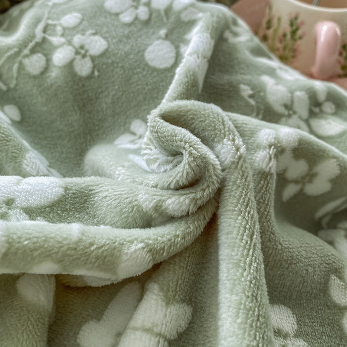 91家纺网 家纺一手货源 找家纺 青竹苑 2025新款韩版全消光烂花牛奶绒床盖四件套 樱花-绿色