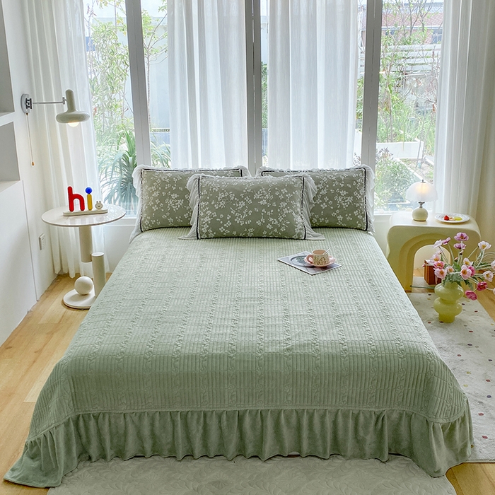 91家纺网 家纺一手货源 找家纺 青竹苑 2025新款韩版全消光烂花牛奶绒床盖四件套 樱花-绿色