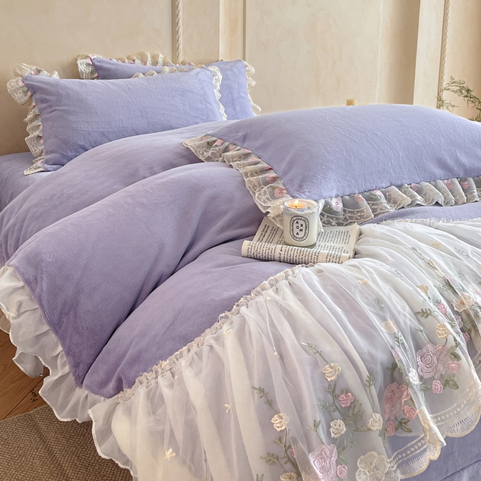 91家纺网 家纺一手货源 找家纺 绒掌柜 （总）2025新款消光级牛奶绒婴儿绒刺绣花边工艺款四件套（品质含买家秀）—巴黎系列 优雅紫