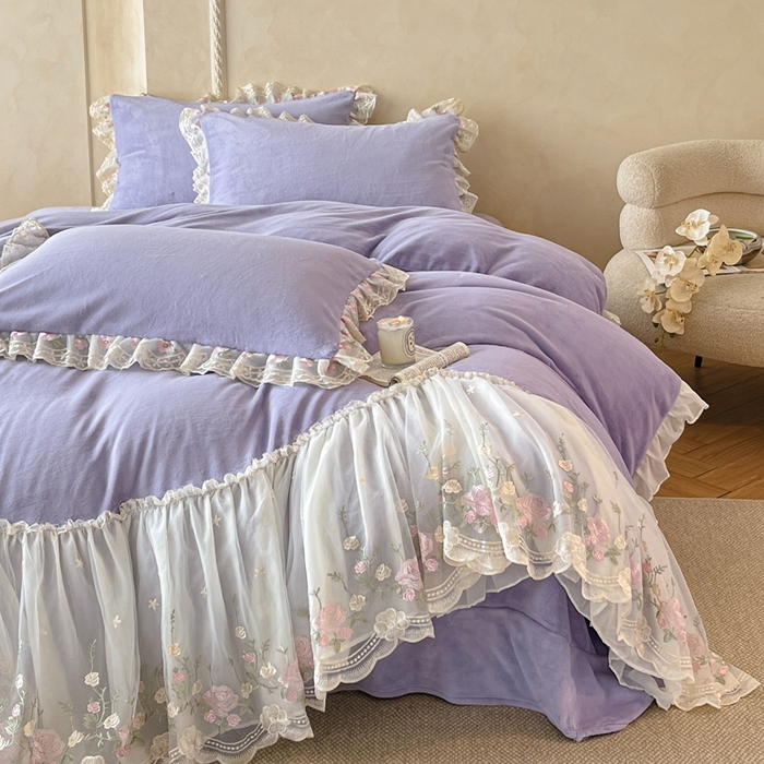 91家纺网 家纺一手货源 找家纺 绒掌柜 （总）2025新款消光级牛奶绒婴儿绒刺绣花边工艺款四件套（品质含买家秀）—巴黎系列 优雅紫