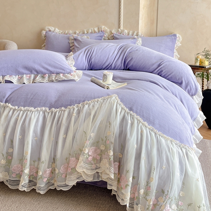 91家纺网 家纺一手货源 找家纺 绒掌柜 （总）2025新款消光级牛奶绒婴儿绒刺绣花边工艺款四件套（品质含买家秀）—巴黎系列 优雅紫