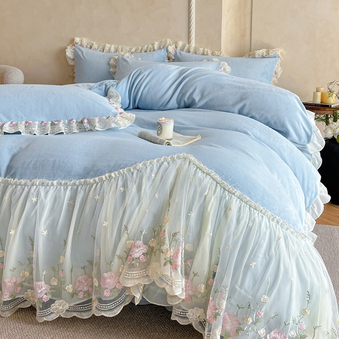 91家纺网 家纺一手货源 找家纺 绒掌柜 （总）2025新款消光级牛奶绒婴儿绒刺绣花边工艺款四件套（品质含买家秀）—巴黎系列 婴儿蓝