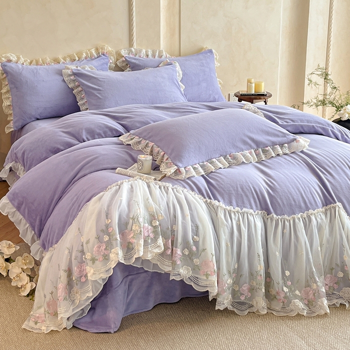 91家纺网 家纺一手货源 找家纺 绒掌柜 （总）2025新款消光级牛奶绒婴儿绒刺绣花边工艺款四件套（品质含买家秀）—巴黎系列 优雅紫