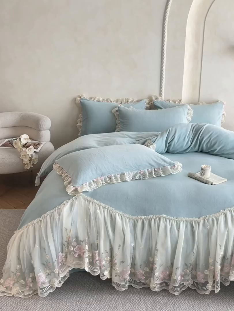 91家纺网 家纺一手货源 找家纺 绒掌柜 （总）2025新款消光级牛奶绒婴儿绒刺绣花边工艺款四件套（品质含买家秀）—巴黎系列 天水蓝