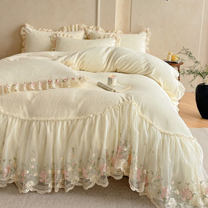 91家纺网 家纺一手货源 找家纺 绒掌柜 （总）2025新款消光级牛奶绒婴儿绒刺绣花边工艺款四件套（品质含买家秀）—巴黎系列 奶昔白