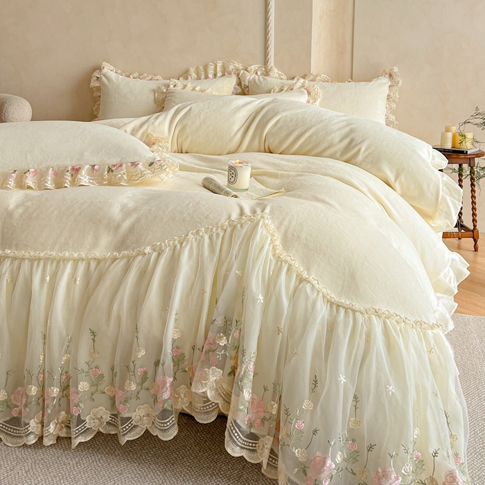 91家纺网 家纺一手货源 找家纺 绒掌柜 （总）2025新款消光级牛奶绒婴儿绒刺绣花边工艺款四件套（品质含买家秀）—巴黎系列 奶昔白