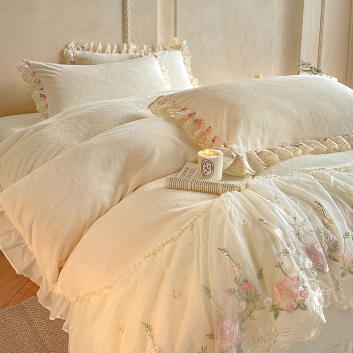 91家纺网 家纺一手货源 找家纺 绒掌柜 （总）2025新款消光级牛奶绒婴儿绒刺绣花边工艺款四件套（品质含买家秀）—巴黎系列 奶昔白