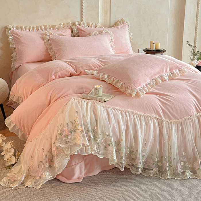 91家纺网 家纺一手货源 找家纺 （总）绒掌柜 （总）2025新款消光级牛奶绒婴儿绒刺绣花边工艺款四件套（品质含买家秀）—巴黎系列