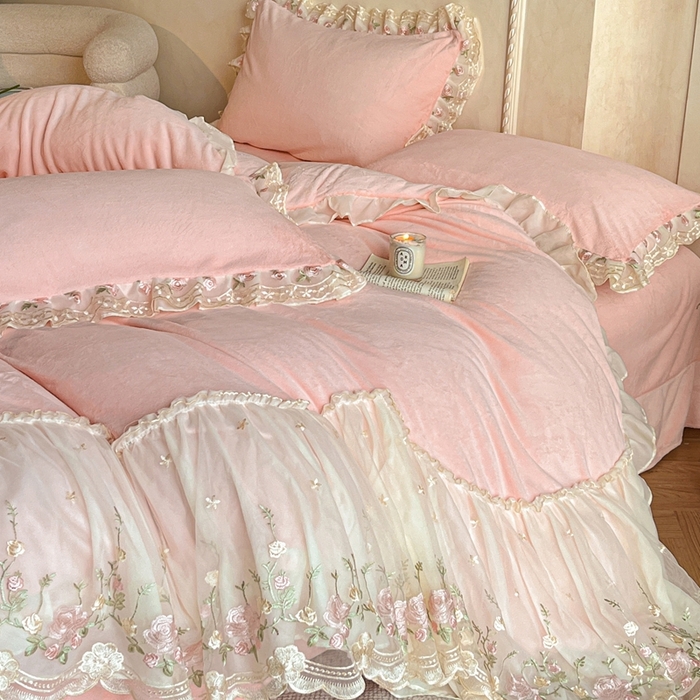 91家纺网 家纺一手货源 找家纺 （总）绒掌柜 （总）2025新款消光级牛奶绒婴儿绒刺绣花边工艺款四件套（品质含买家秀）—巴黎系列