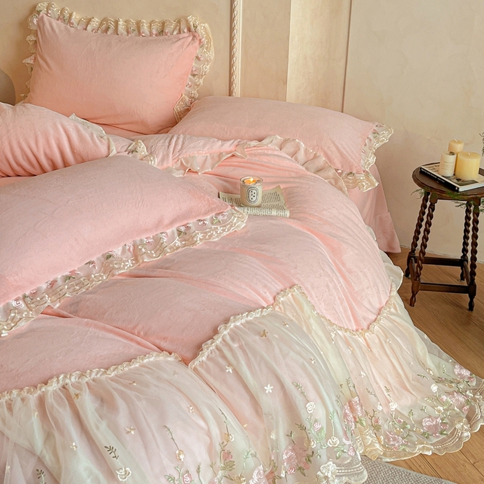 91家纺网 家纺一手货源 找家纺 （总）绒掌柜 （总）2025新款消光级牛奶绒婴儿绒刺绣花边工艺款四件套（品质含买家秀）—巴黎系列