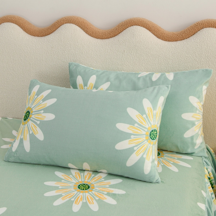 91家纺网 家纺一手货源 找家纺 圣靓 2025新款高克重牛奶绒印花床裙三件套 冬日暖阳