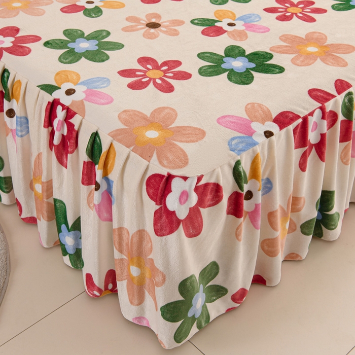 91家纺网 家纺一手货源 找家纺 圣靓 2025新款高克重牛奶绒印花床裙三件套 花花世界