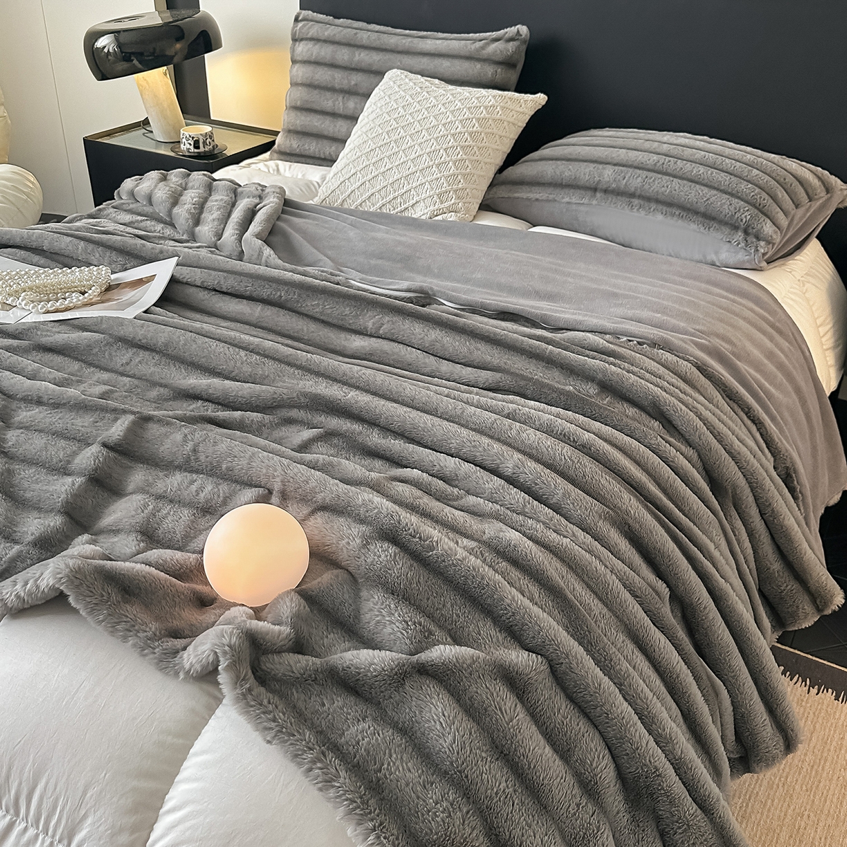 91家纺网 家纺一手货源 找家纺 梵克保罗 2025新款加厚美拉德抽条兔毛绒毛毯毛毯毯子 支持跨境外贸 高级灰