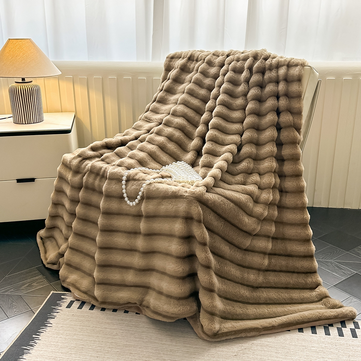 （总）梵克保罗 2025新款加厚美拉德抽条兔毛绒毛毯毛毯毯子 支持跨境外贸