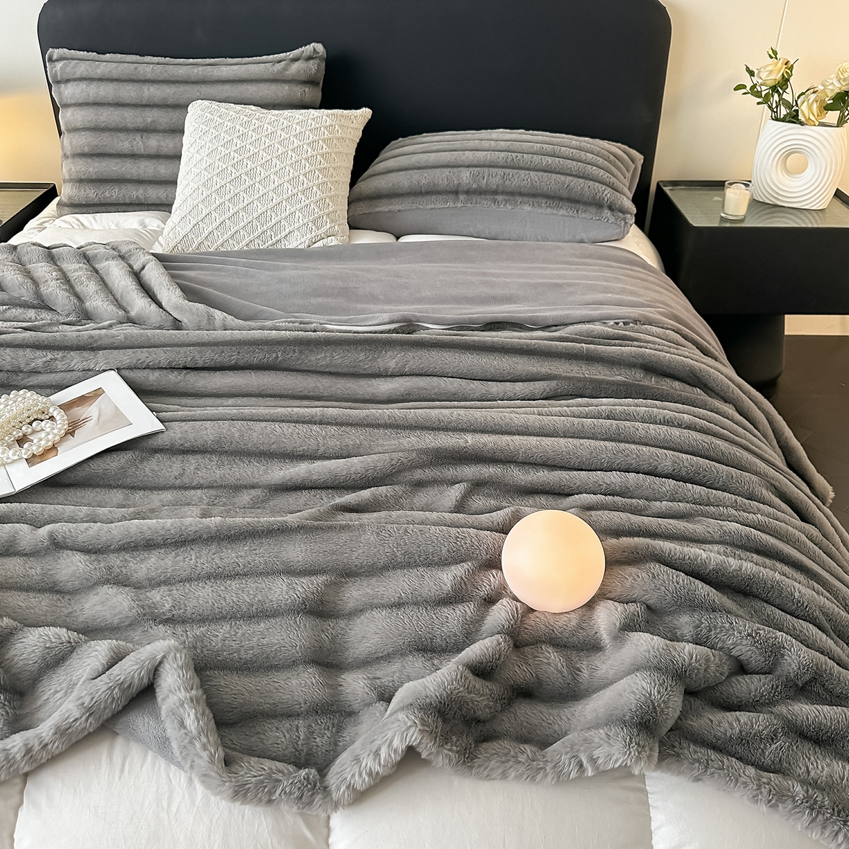 91家纺网 家纺一手货源 找家纺 梵克保罗 2025新款加厚美拉德抽条兔毛绒毛毯毛毯毯子 支持跨境外贸 高级灰