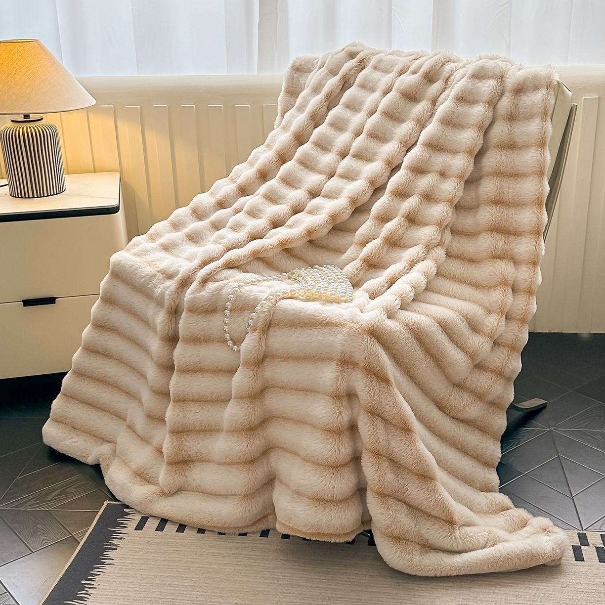 91家纺网 家纺一手货源 找家纺 （总）梵克保罗 2025新款加厚美拉德抽条兔毛绒毛毯毛毯毯子 支持跨境外贸