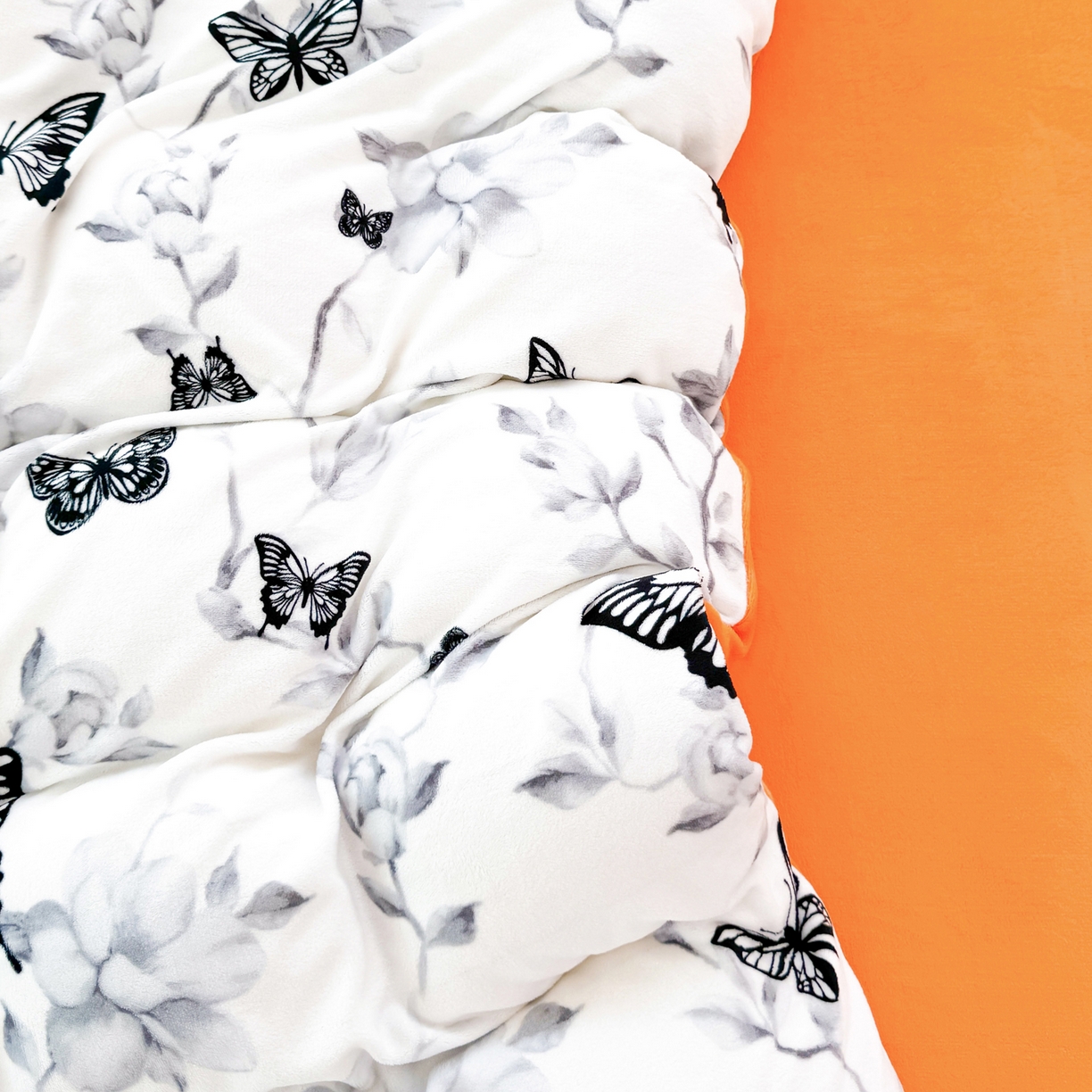 91家纺网 家纺一手货源 找家纺 肖恩毯业 2025新款印花牛奶绒四件套 蝶恋