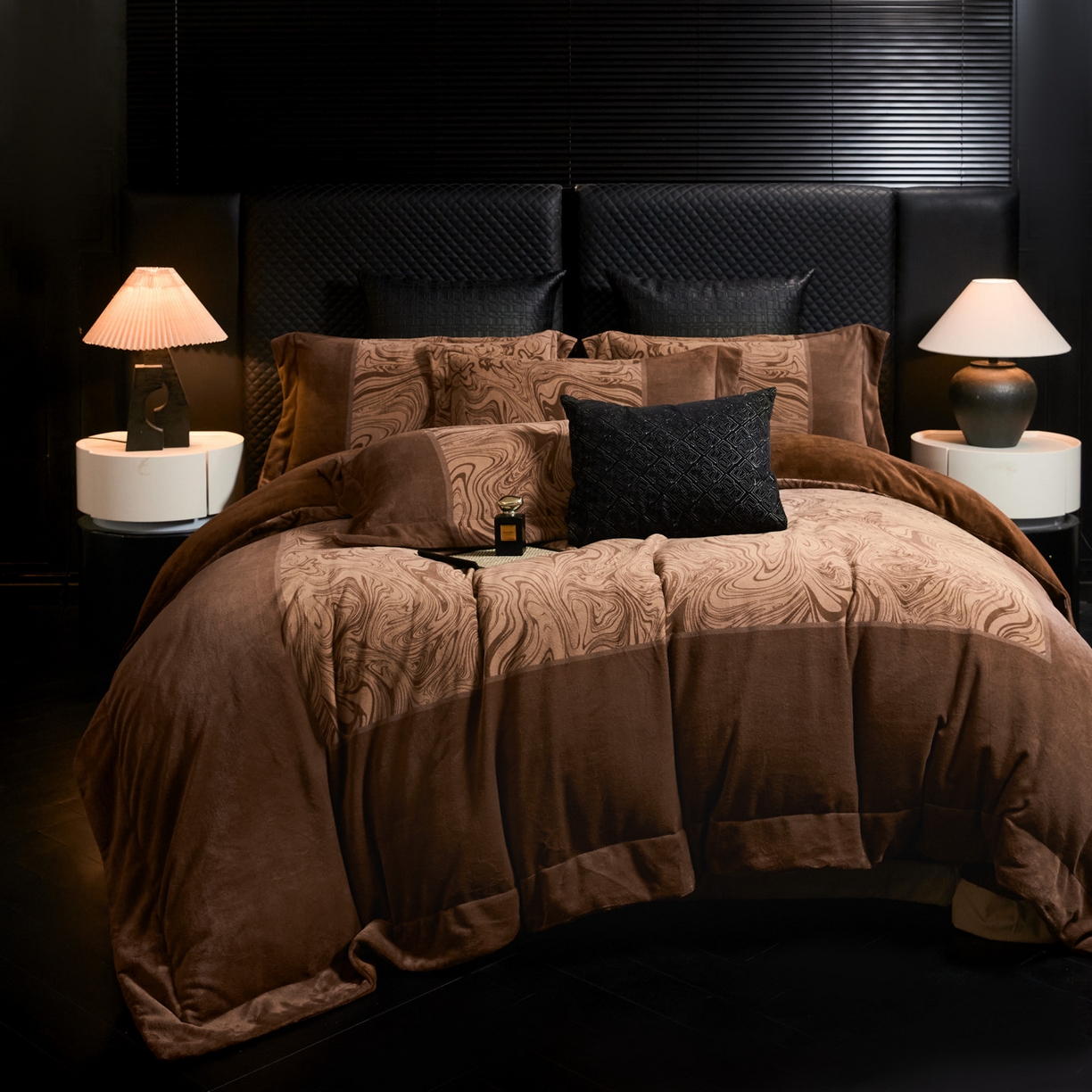 91家纺网 家纺一手货源 找家纺 新方向 2025新款240克全消光数码印花牛奶绒四件套床盖款-云杉 云杉-咖啡