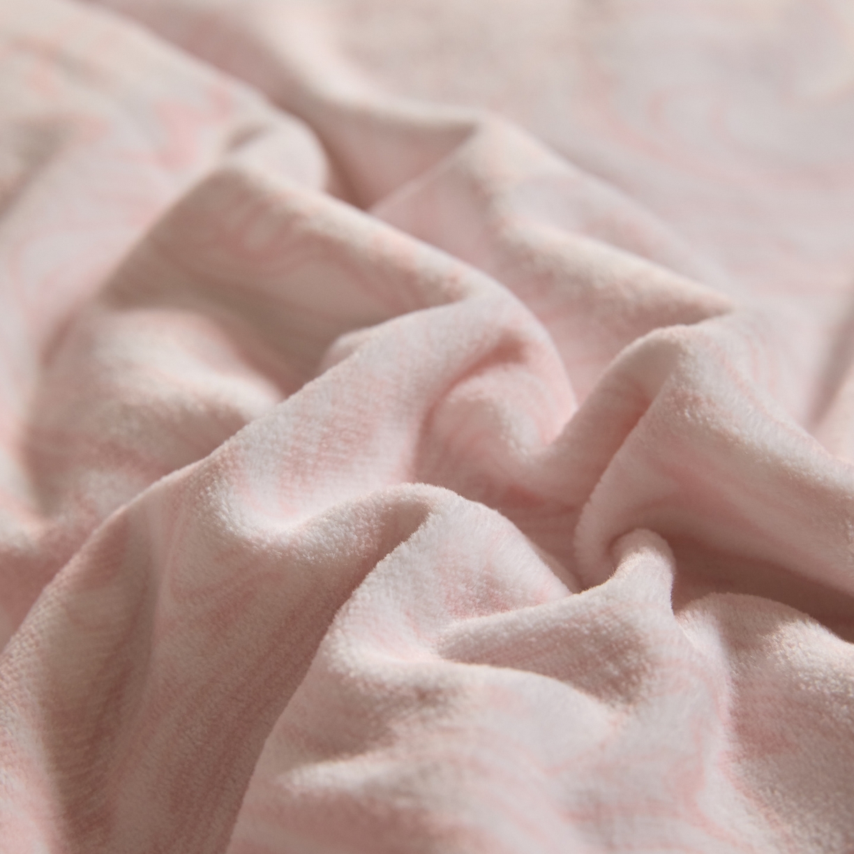 91家纺网 家纺一手货源 找家纺 新方向 2025新款240克全消光数码印花牛奶绒四件套床盖款-云杉 云杉-蔷薇粉