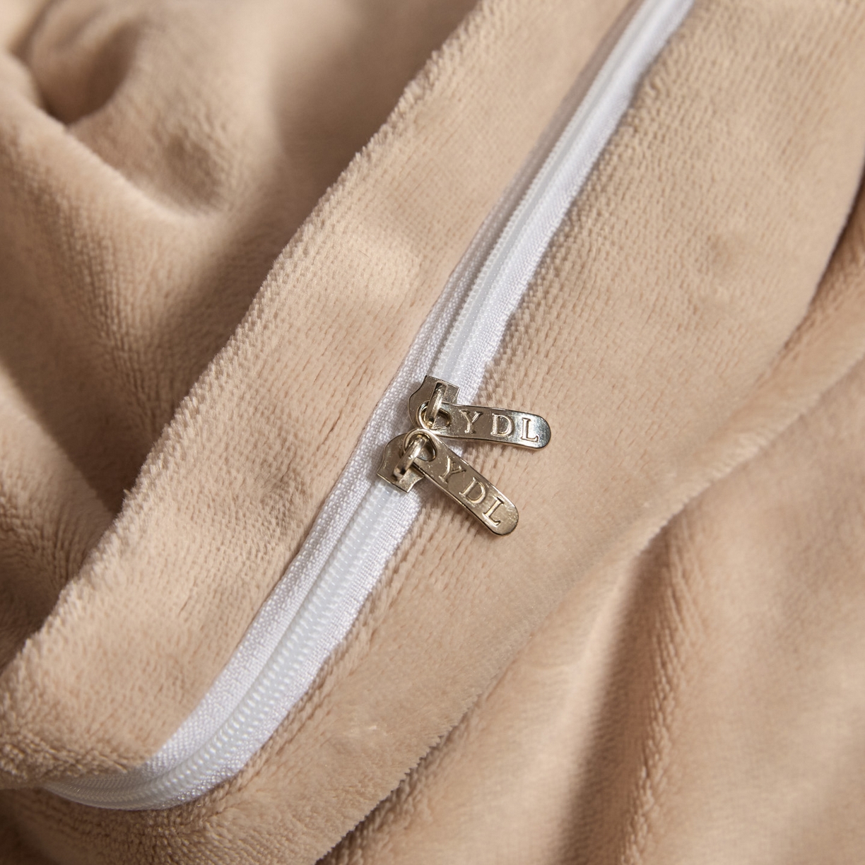 91家纺网 家纺一手货源 找家纺 新方向 2025新款240克全消光数码印花牛奶绒四件套床盖款-云杉 云杉-香槟