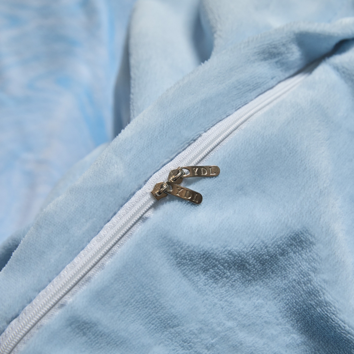 91家纺网 家纺一手货源 找家纺 新方向 2025新款240克全消光数码印花牛奶绒四件套床盖款-云杉 云杉-星月蓝