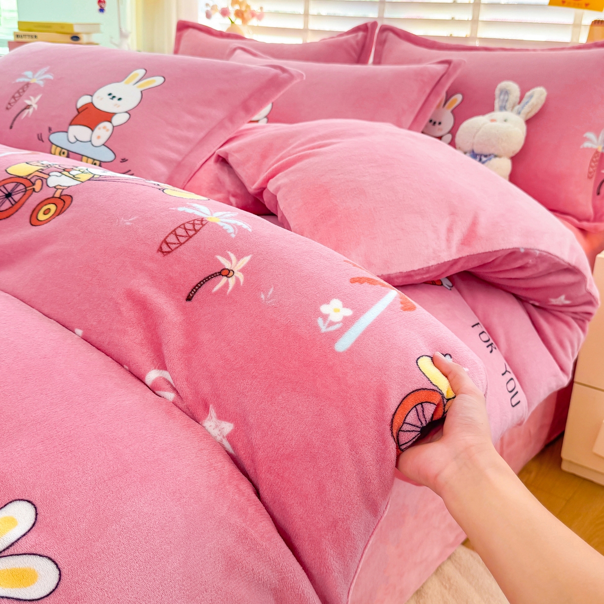 91家纺网 家纺一手货源 找家纺 肖恩毯业 2025新款印花牛奶绒四件套 萌宠