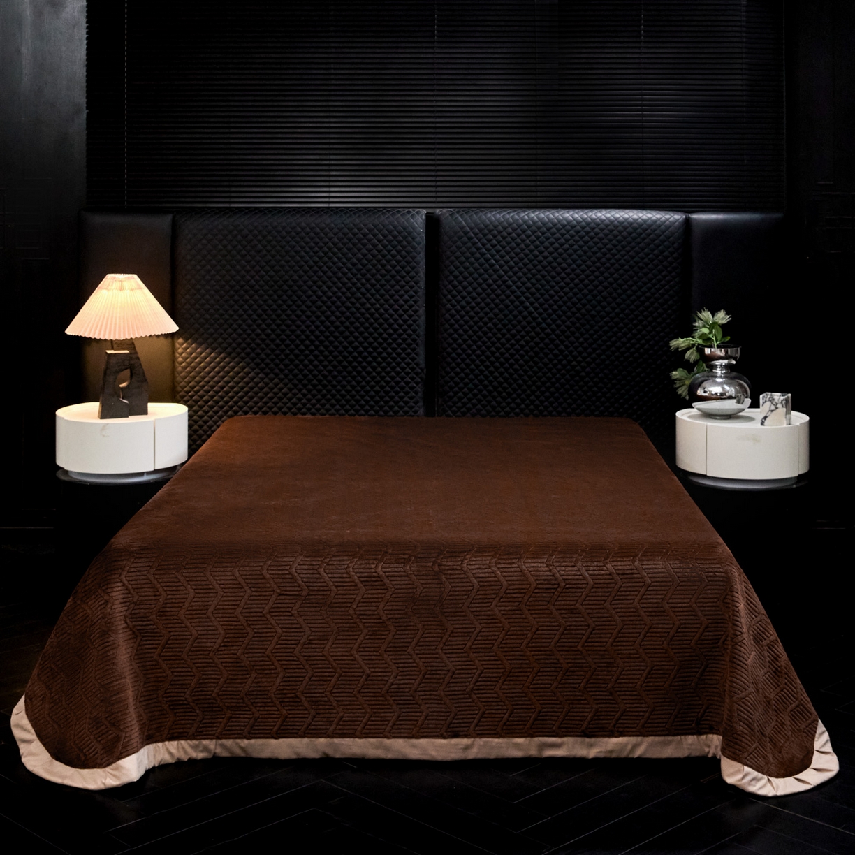 91家纺网 家纺一手货源 找家纺 新方向 2025新款240克全消光数码印花牛奶绒四件套床盖款-云杉 云杉-咖啡