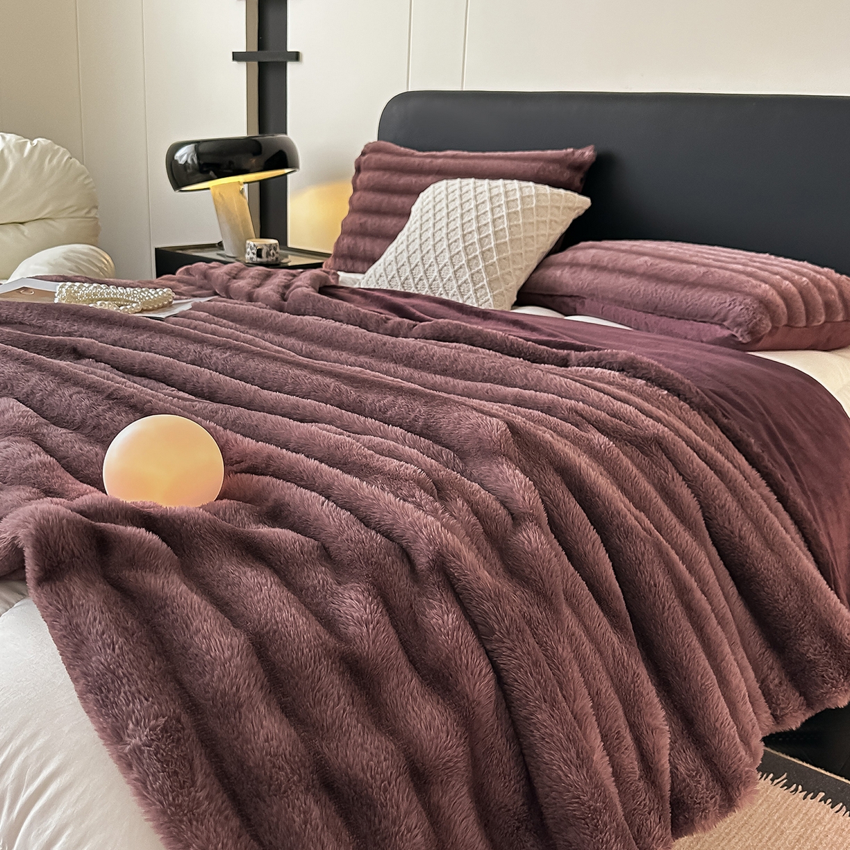 91家纺网 家纺一手货源 找家纺 梵克保罗 2025新款加厚美拉德抽条兔毛绒毛毯毛毯毯子 支持跨境外贸 紫色