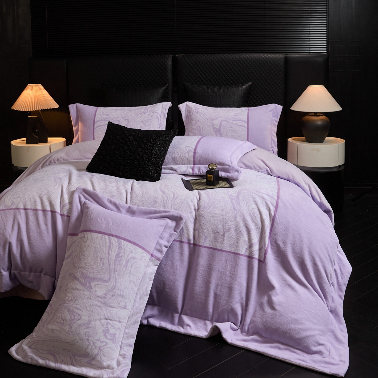 91家纺网 家纺一手货源 找家纺 新方向 2025新款240克全消光数码印花牛奶绒四件套床盖款-云杉 云杉-魅紫