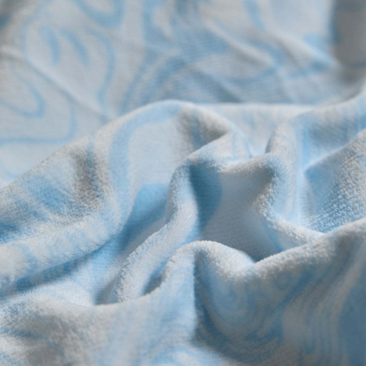 91家纺网 家纺一手货源 找家纺 新方向 2025新款240克全消光数码印花牛奶绒四件套床盖款-云杉 云杉-星月蓝