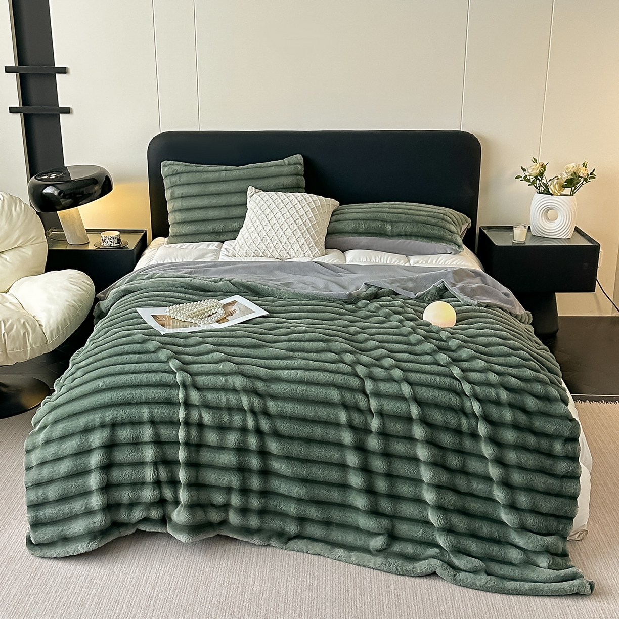 91家纺网 家纺一手货源 找家纺 梵克保罗 2025新款加厚美拉德抽条兔毛绒毛毯毛毯毯子 支持跨境外贸 墨绿