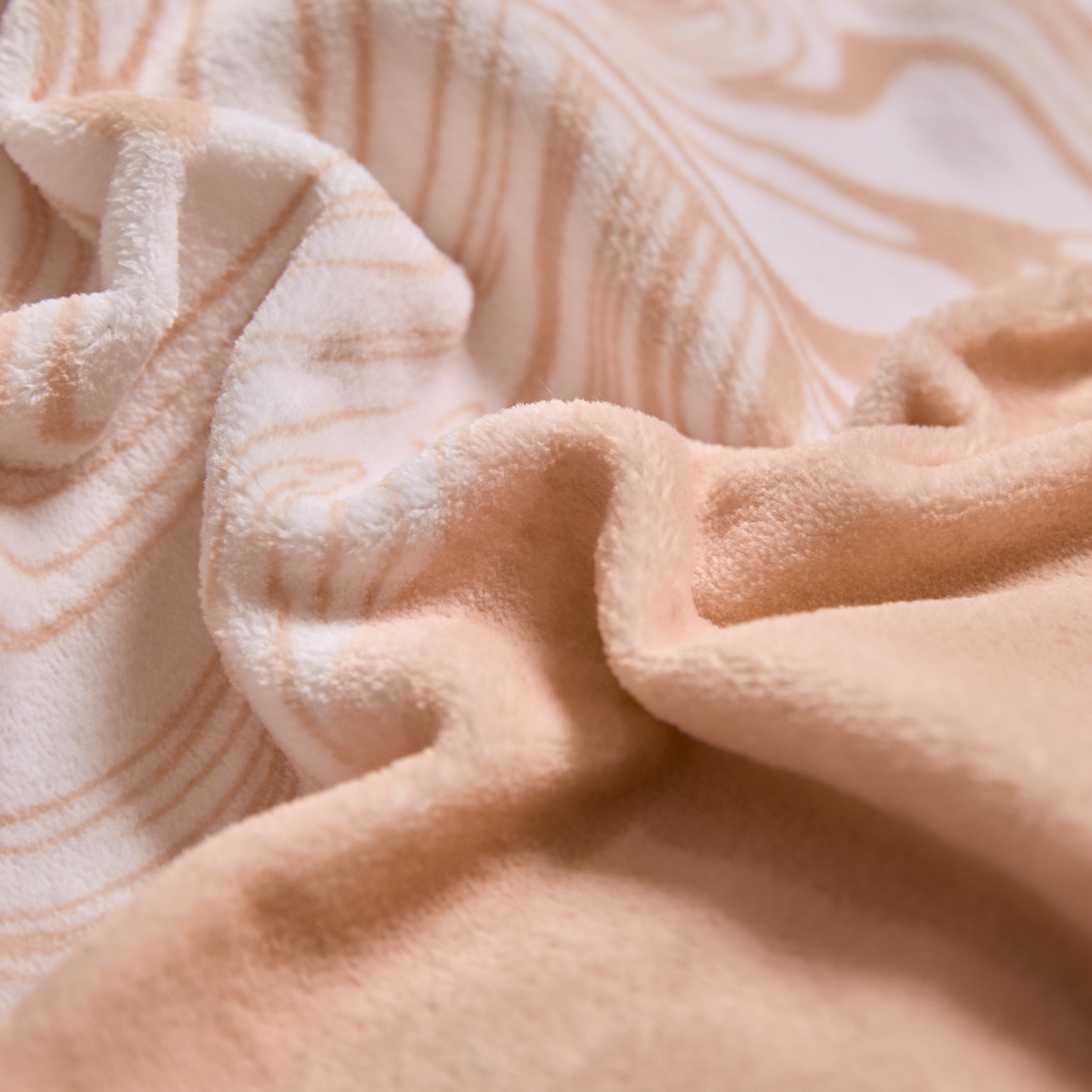 91家纺网 家纺一手货源 找家纺 新方向 2025新款240克全消光数码印花牛奶绒四件套床盖款-云杉 云杉-香槟