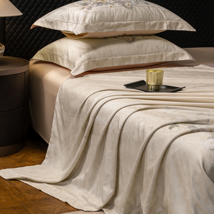 91家纺网 家纺一手货源 找家纺 （总）梵克保罗 2025秋冬新款银丝提花加数码印花四件套