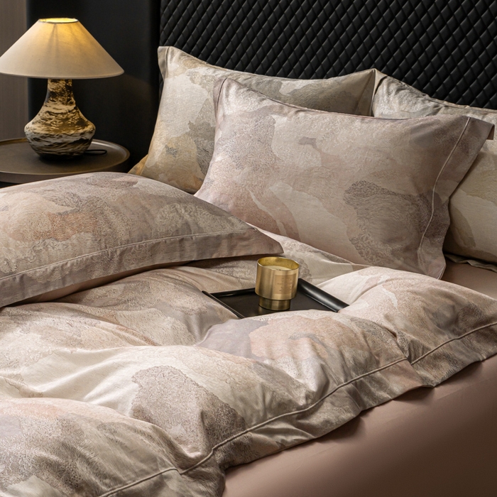 91家纺网 家纺一手货源 找家纺 梵克保罗 2025秋冬新款银丝提花加数码印花四件套 夏洛特-粉黛玉