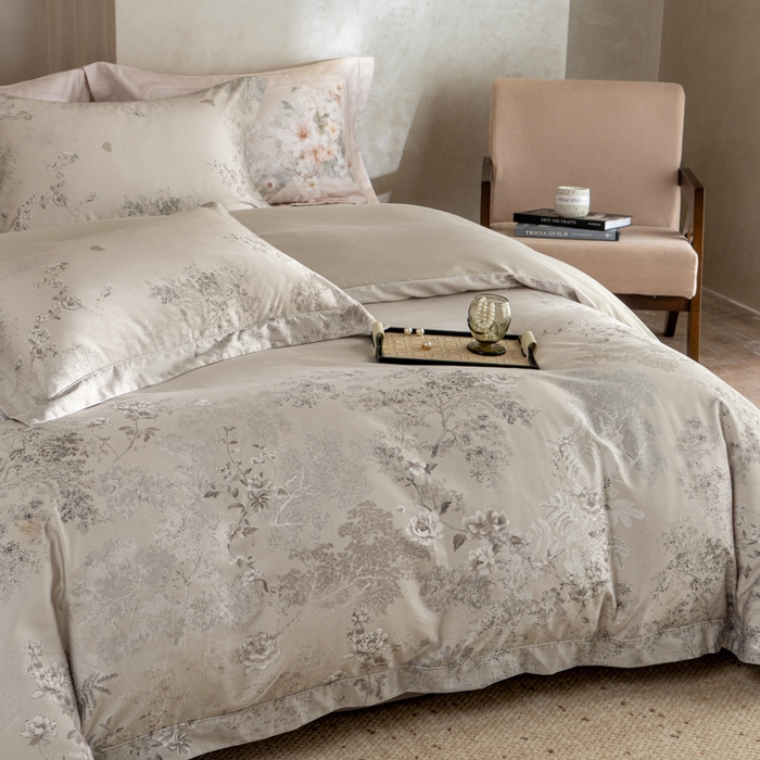 91家纺网 家纺一手货源 找家纺 梵克保罗 2025秋冬新款银丝提花加数码印花四件套 维特洛