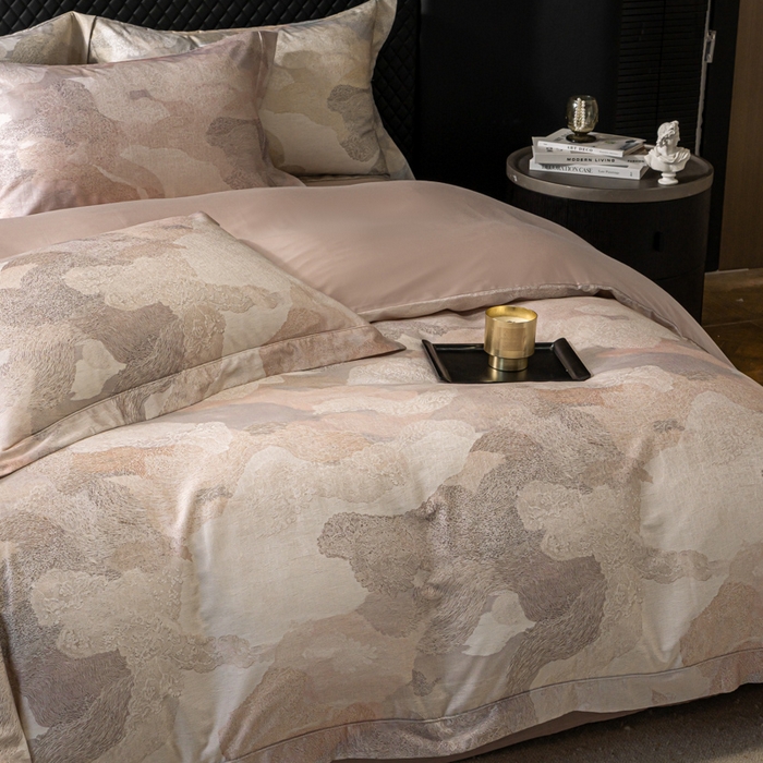 91家纺网 家纺一手货源 找家纺 梵克保罗 2025秋冬新款银丝提花加数码印花四件套 夏洛特-粉黛玉