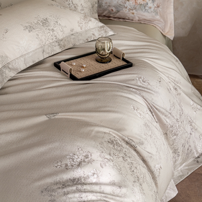 91家纺网 家纺一手货源 找家纺 梵克保罗 2025秋冬新款银丝提花加数码印花四件套 维特洛