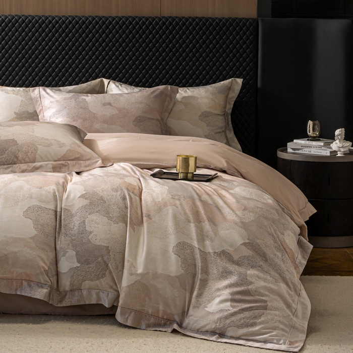 91家纺网 家纺一手货源 找家纺 梵克保罗 2025秋冬新款银丝提花加数码印花四件套 夏洛特-粉黛玉