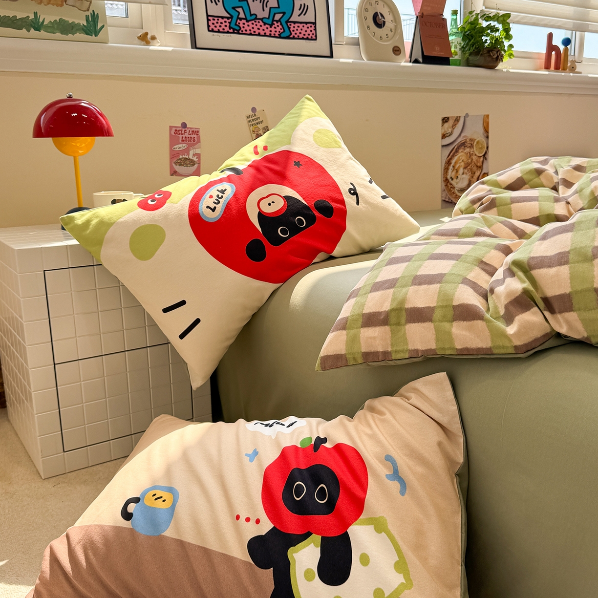 91家纺网 家纺一手货源 找家纺 珺柔家纺 2025新款数码印花枕套全棉磨毛毛巾绣卡通四件套 苹果小小猫