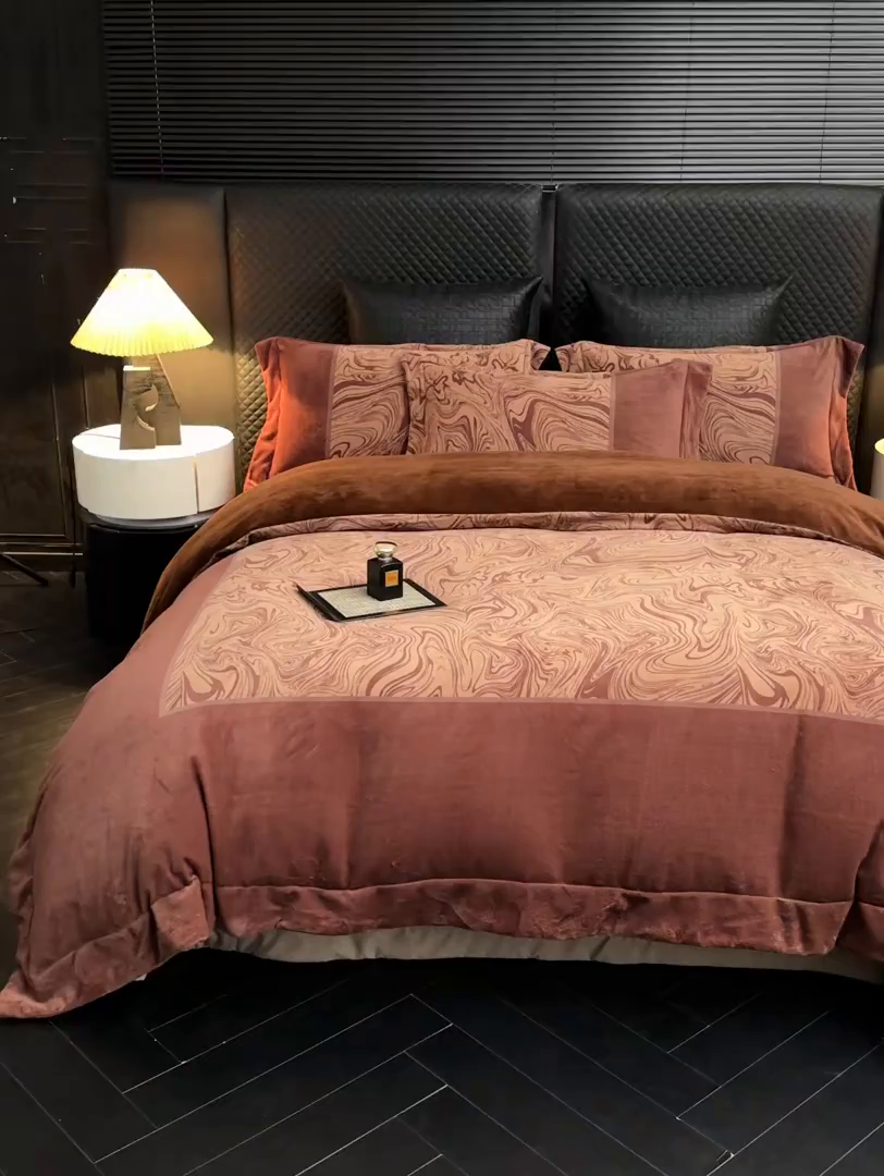 91家纺网 家纺一手货源 找家纺 （总）控价 2025新款 床盖款240克全消光数码印花牛奶绒四件套-云杉