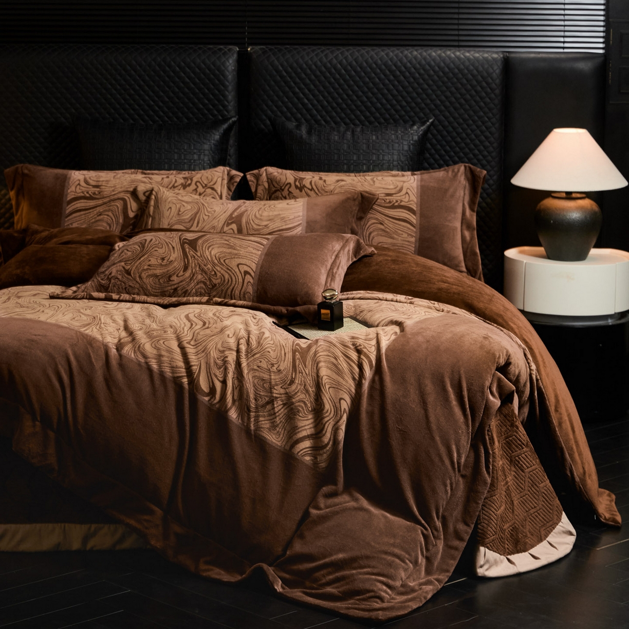 91家纺网 家纺一手货源 找家纺 （总）控价 2025新款 床盖款240克全消光A类数码印花牛奶绒四件套-情怀