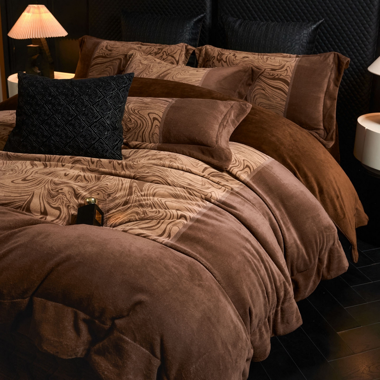 91家纺网 家纺一手货源 找家纺 （总）控价 2025新款 床盖款240克全消光数码印花牛奶绒四件套-云杉